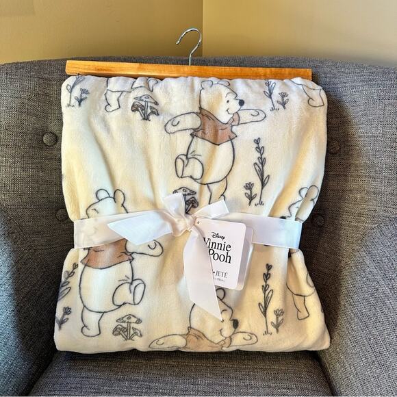 Disney Winnie the Pooh Plush Throw Blanket – 60x70 Cream Sketch Print 🐻 NWT - Picture 1 of 4
